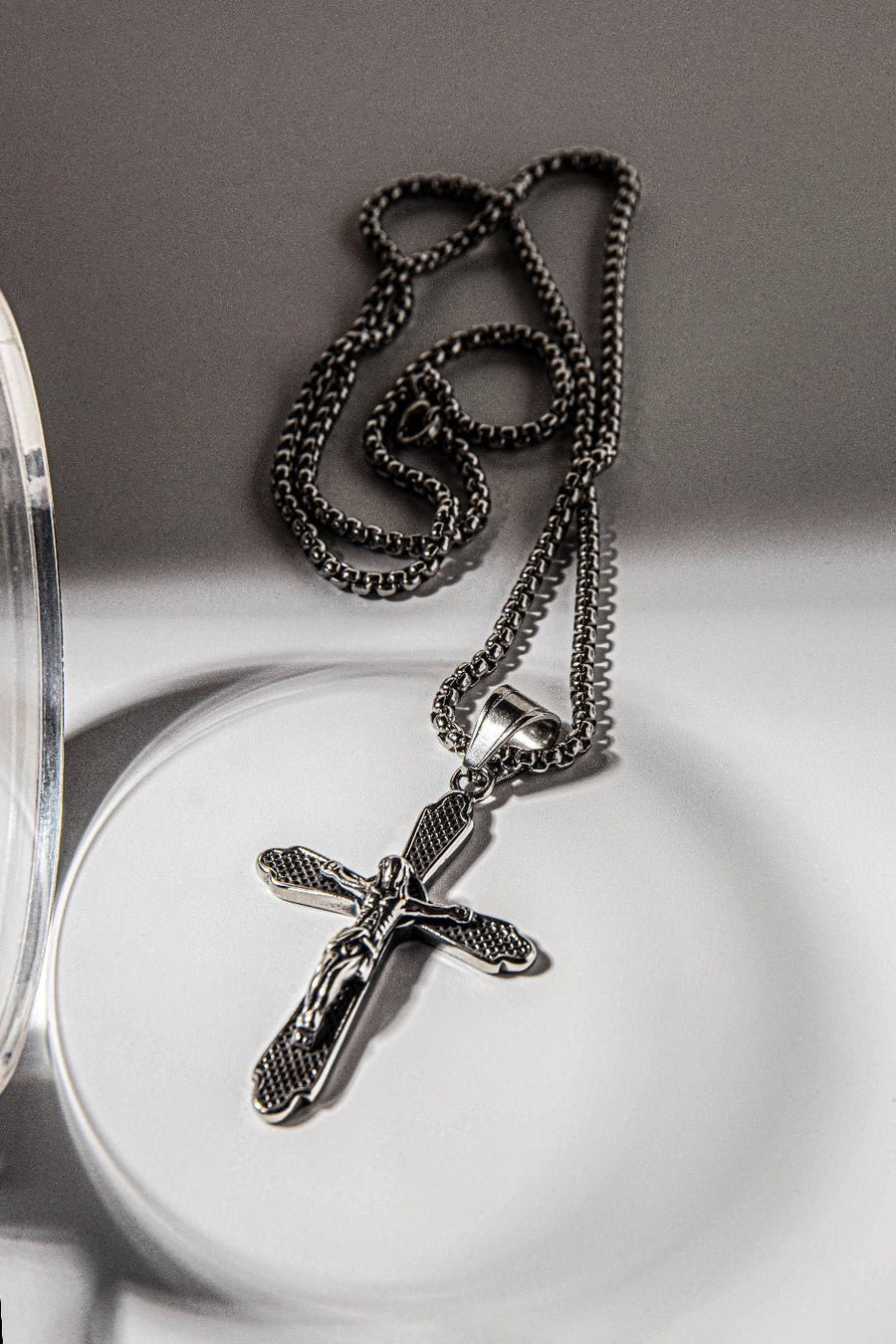 Crucifixion of Jesus -Necklace - Zinfu