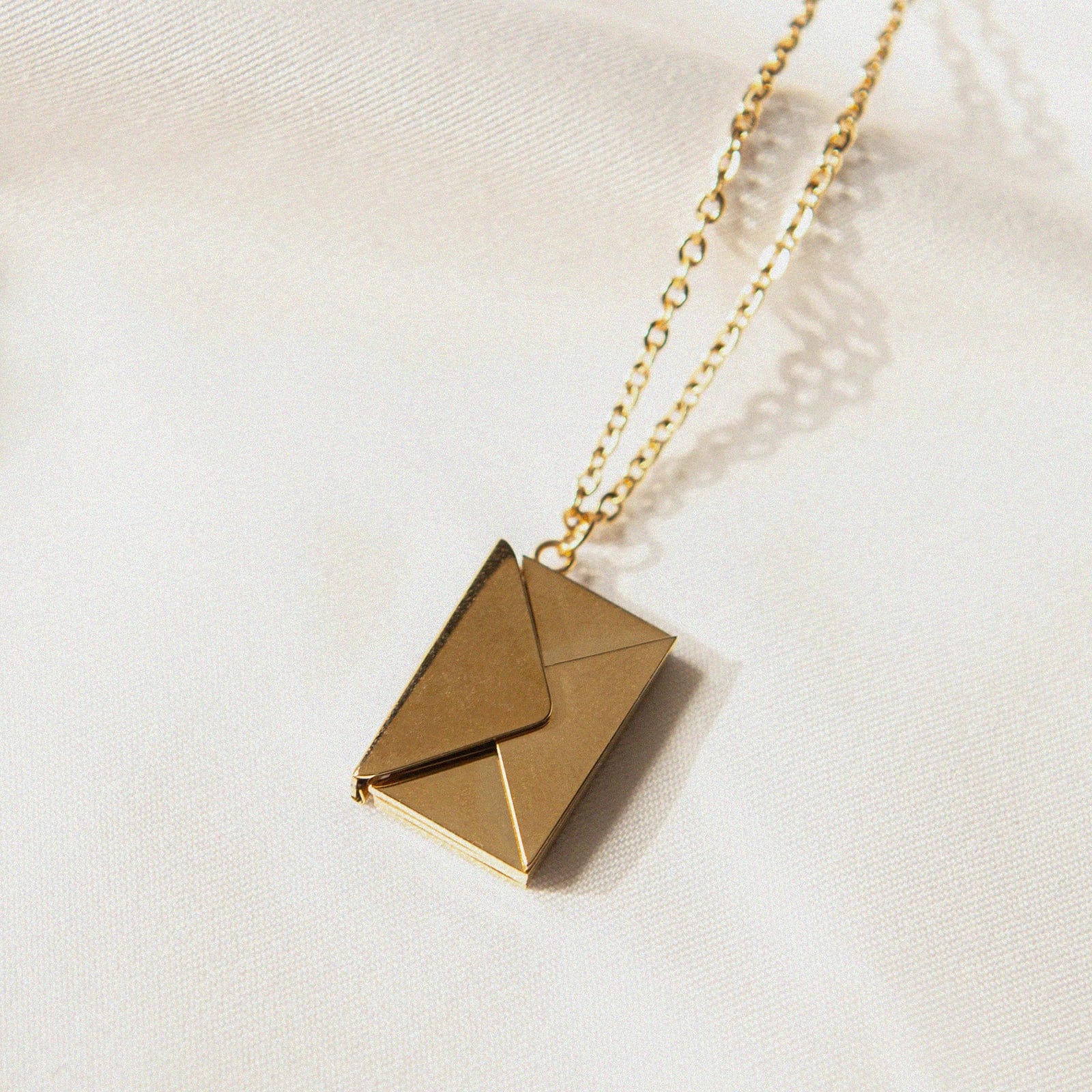 Envelope Necklace - Zinfu