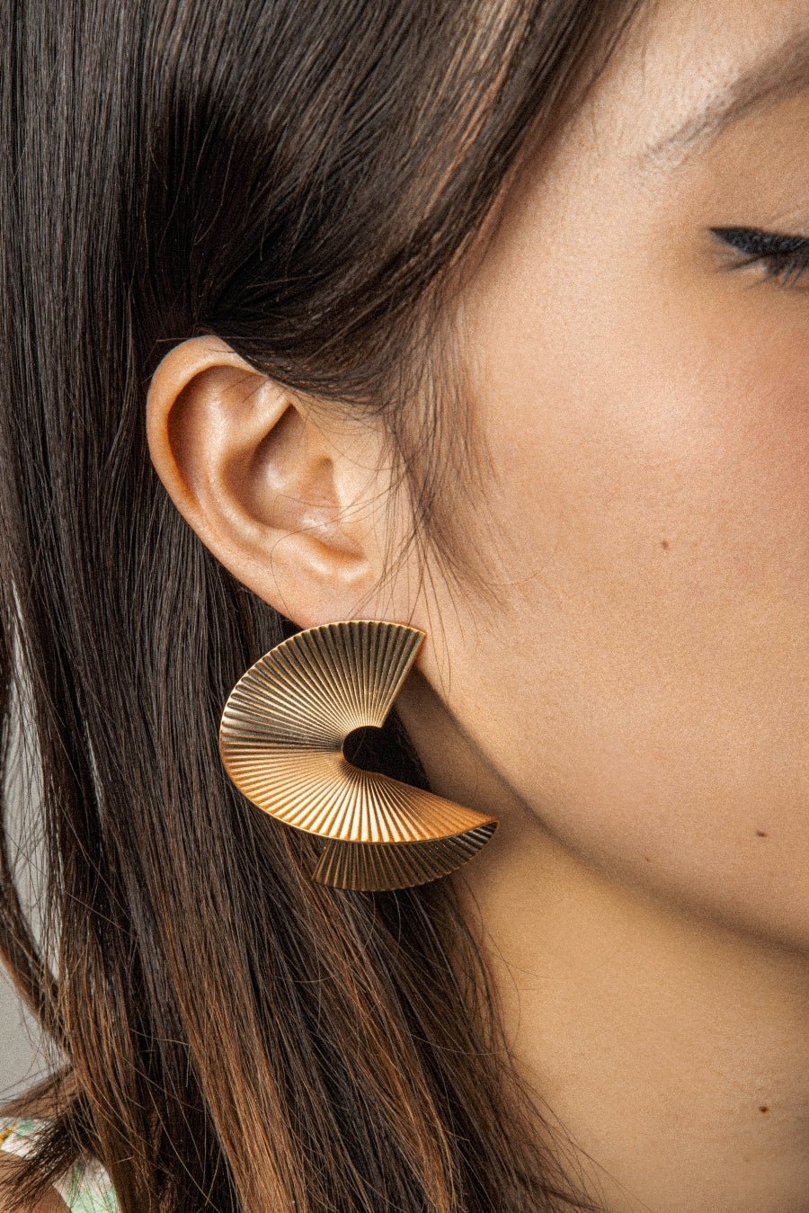 Mobius Earring - Zinfu