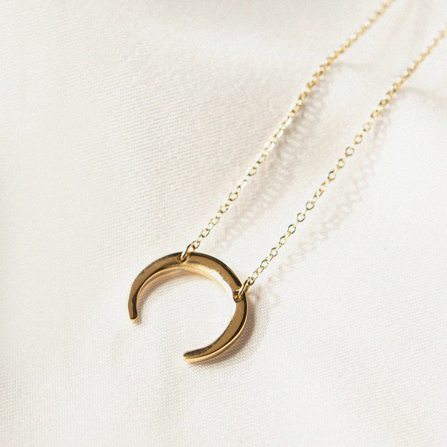 Moon Pendant Necklace - Zinfu